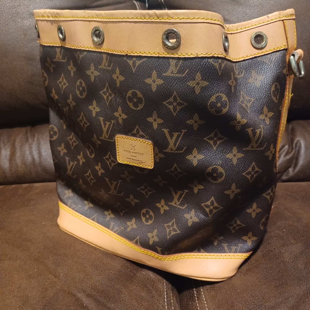 Drawstring bucket bag, tan and brown